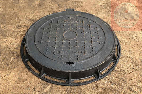 ductile and cast iron manhole covers Φ600x68 H80