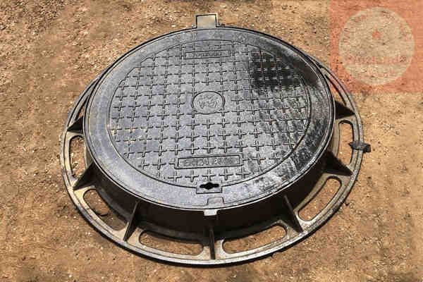 ductile and cast iron manhole covers Φ700x76 H70